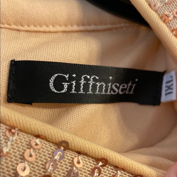 Elegant Gold Sequin Dress - Picture 2 of 8